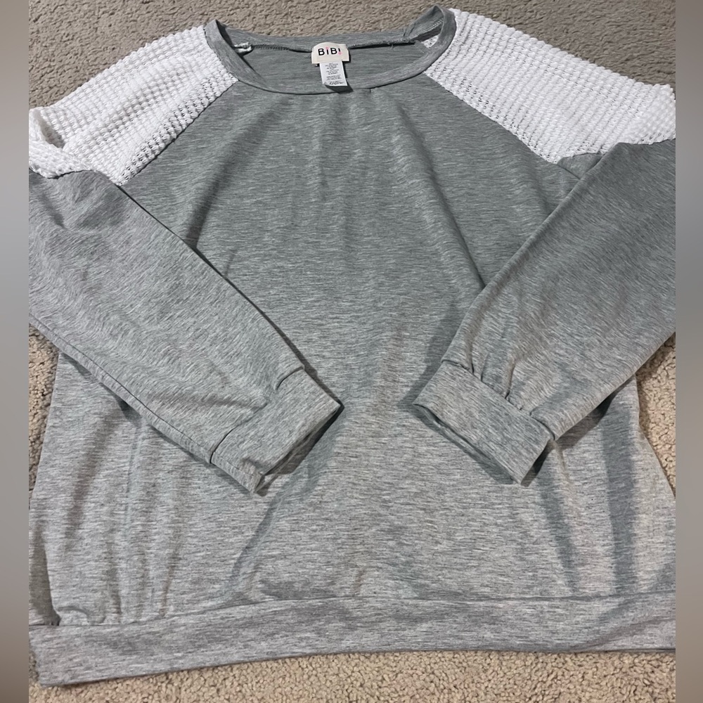 Bibi gray sweatshirt with white detailed shoulders Large